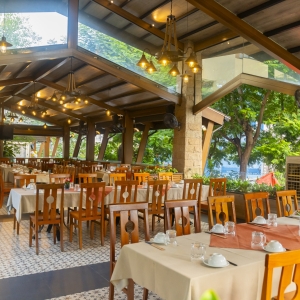 dat-tiec-sinh-nhat-tan-binh-goi-y-khong-gian-ly-tuong-tai-huong-cau-restaurant