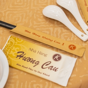 nha-hang-to-chuc-tiec-tai-tan-binh-huong-cau-chon-la-ung-y